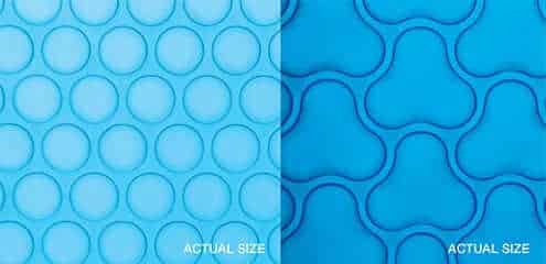A close-up of the two sizing and colour options for a triple cell solar pool blanket