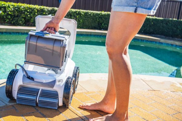 Viron QT 1050 Robotic Pool Cleaner - Image 3