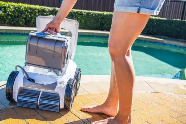 Viron QT 1050 Robotic Pool Cleaner - Image 3